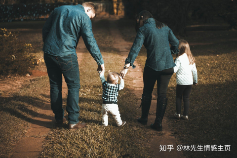 父亲虽逝，梦境中的温暖依旧——解析为何父亲去世数月后仍频繁入梦
