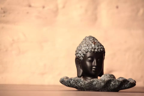 梦见78个和尚围坐在一起，我一一哭着告别，一场心灵深处的告别仪式