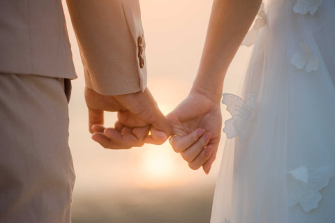 离婚后的梦境交织，与前男友的婚礼与内心的和解