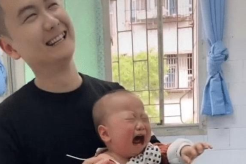昨晚梦见父亲突然去世，我哭得特厉害——求解梦