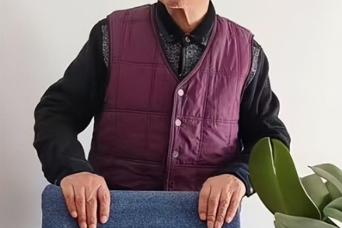 梦中重逢，已故爷爷精神焕发，家中谈笑风生