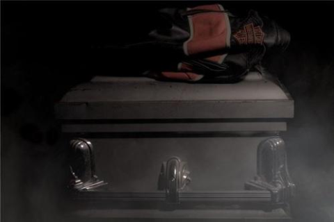 梦境中的呼唤，解析梦见死去的妈妈在棺材中喊我的深层含义
