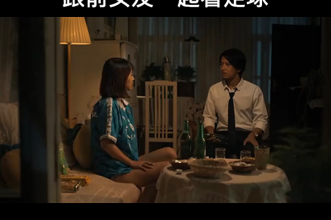 梦见自己男朋友和别的女生在一起，梦境预兆与现实情感的交织