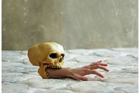 这几天老是做梦梦见死去的人，怎么一回事？