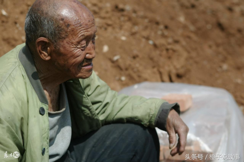 梦见下葬要注意什么，探索梦境背后的深层含义与警示