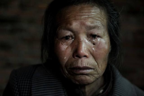 梦见过世母亲寻找曾居住过的家，一段穿越时空的情感之旅
