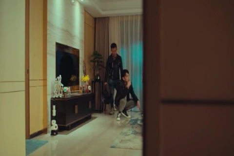 梦见男友与别的女人在房间亲密，梦境背后的深层解析