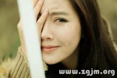 周公解梦，梦见与已故奶奶同眠，她言来看我，寓意何在？