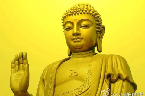 梦境之光，解读梦见已故亲人眼放金光看着我的深层含义