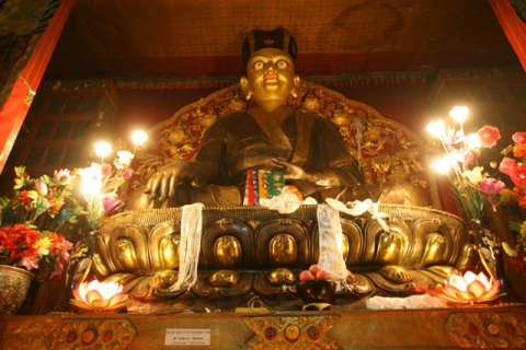 梦境中的神秘庙宇，探索梦到自己坐在庙里但里面没有神像的深层含义