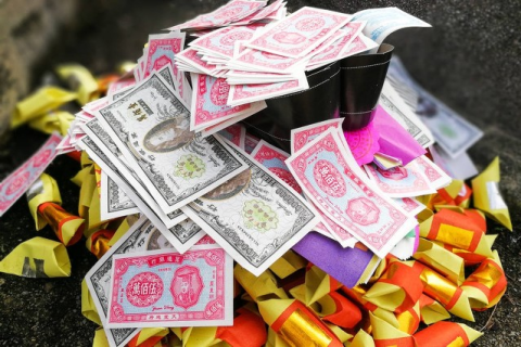白天梦见尚在世的亲人突然来到身边，梦境与现实交织的温情解读