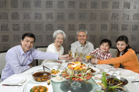 梦回往昔，解析梦见了死去的亲人来我家的深层含义