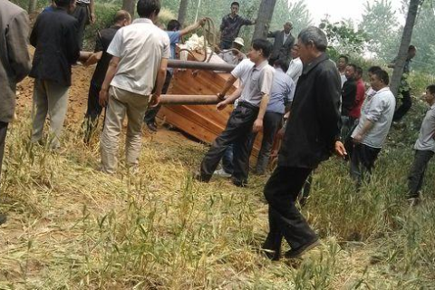 有谁知道夜里梦到死人好不好，深度解析梦境中的生死轮回与心理映射