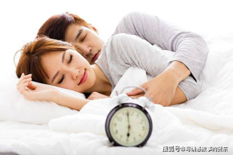 梦见前夫与自己共售旧物，梦境深处的情感交织与自我探索