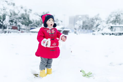 梦见别人下雪天生孩子，寓意与解析