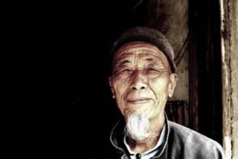 梦见已经过世的父亲再次过世，梦境背后的深层含义与心理解析