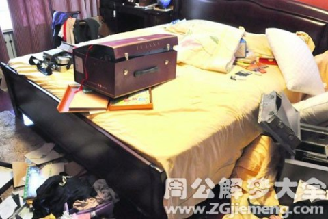 解析梦境，我做梦梦到两副木棺材的深层含义与象征解读