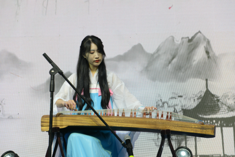 梦境与现实交织，午间小憩中的情感探索