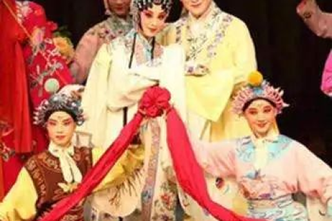 梦境的无拘无束，解析梦见自己无穿衣服在路上走的深层含义