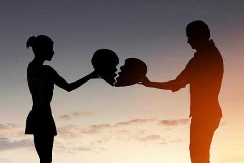 两个恋人吵架后梦见有人给他们说结婚，梦境背后的情感启示与婚姻寓意