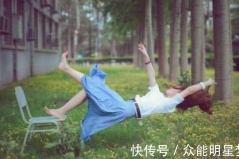 梦到一个女人坠楼，深层解析与心理启示