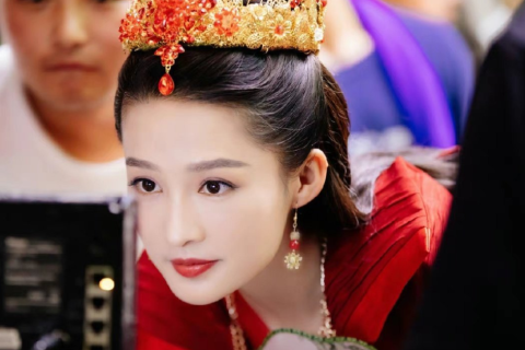 梦回红妆未许牵，探索婚姻与自我抉择的深层寓意