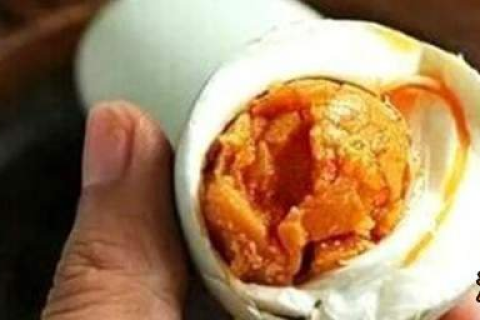 梦境解析，女人梦见咸鸡蛋的深层含义