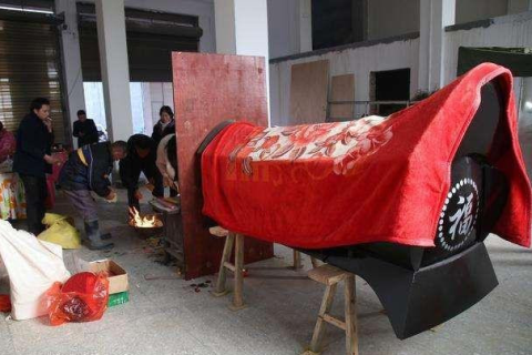 梦见亲人与黑色棺材，探索梦境背后的深层含义