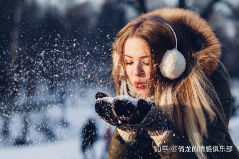 梦境交织，古装婚礼的哀歌——女人之死与心灵深处的隐喻