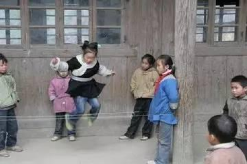 梦境中的温柔与消逝，解析梦到一个女生抱我亲我过了一会儿就不知道去哪了这个梦的深层含义