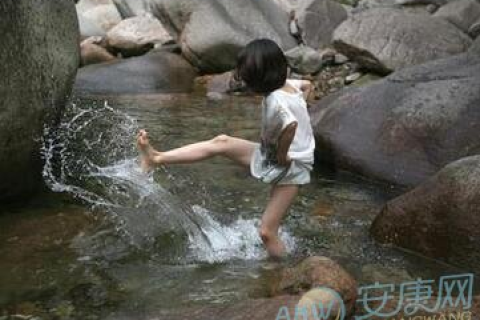 梦见别人的小孩掉水里淹死了，梦境背后的深层含义与解析