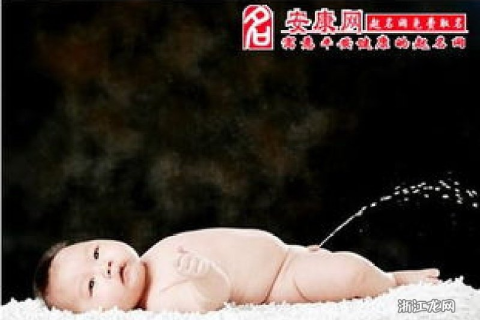 梦境的启示，梦见小孩衣服全是水的深层含义与解析