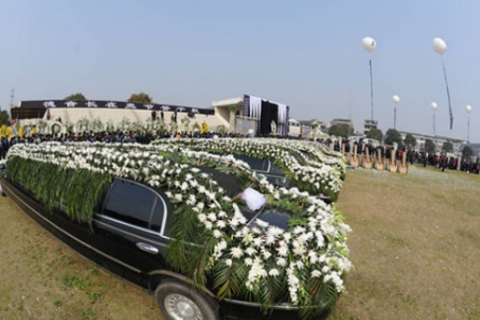 梦见坐死人开的车，探索梦境背后的深层含义与心理解析