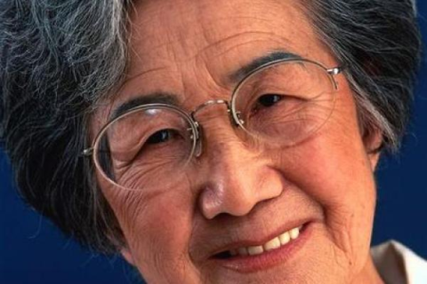 各位大神谁能告诉我一年以来经常梦到死去的奶奶是怎么回事？深度解析梦境中的情感纽带与心灵慰藉