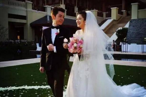 求解梦，离婚中的老婆跳楼，梦境背后的深层含义与心理解析