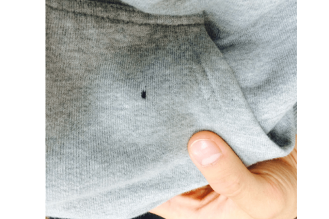 昨晚梦见生气把衣服全划破了，情绪与自我价值的深层解析