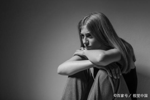 梦境中的情感宣泄，为何在梦中向不喜欢的人诉苦并哭泣