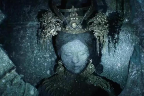 梦见红衣女鬼，梦境背后的深层预示与解析
