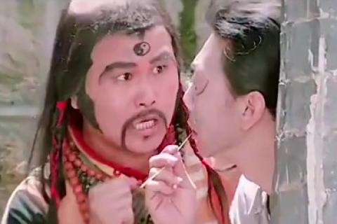 梦境中的蛇影，解析梦到两条细长的小蛇追着要咬我，杀了一条另一条不死反扑的深层含义