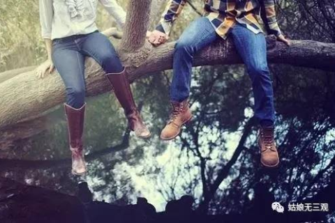 梦境的奥秘，解析梦见我男人抱着两个假女人跳舞的深层含义